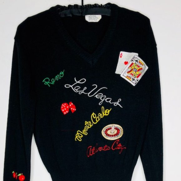 UNBRANDED Sweaters - VINTAGE UNBRANDED CASINO/GAMBLE SWEATER VNECK